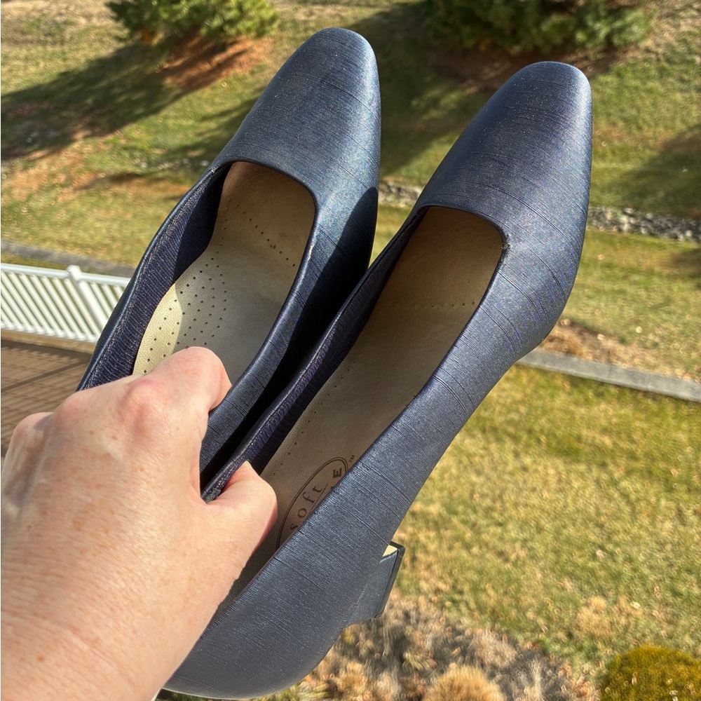 NIB Soft Flexible Navy Pumps 2.5" Heel Size 10 - Picture 14 of 14